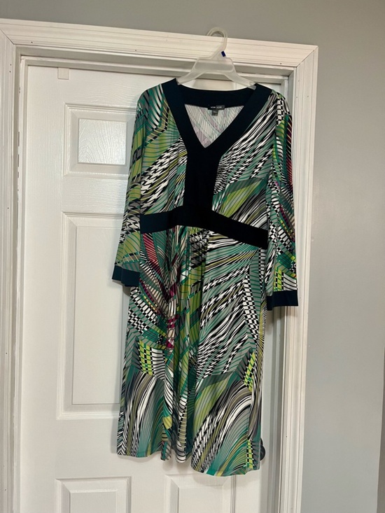 Voir Voir Dresses & Skirts - Multicolor Geometric V‑Neck Midi Dress - Large